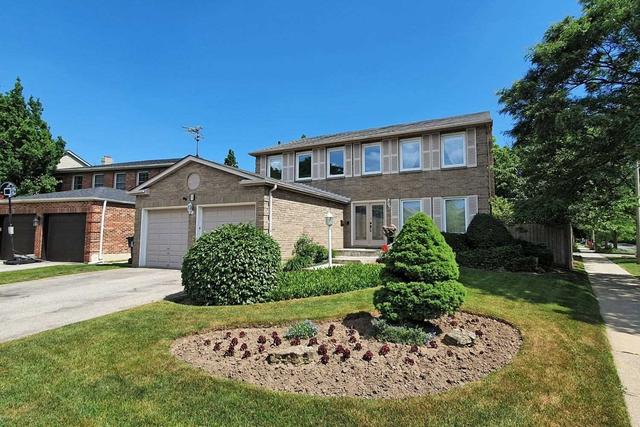 1 Stillwater Cres, House detached with 4 bedrooms, 3 bathrooms and 4 parking in Toronto ON | Image 1