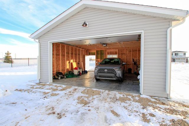 8 Memorial Parkway, House detached with 3 bedrooms, 2 bathrooms and 2 parking in Red Deer County AB | Image 45