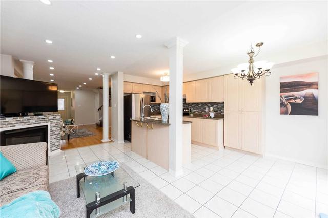 34 Hollowgrove Blvd, House semidetached with 4 bedrooms, 4 bathrooms and 3 parking in Brampton ON | Image 6