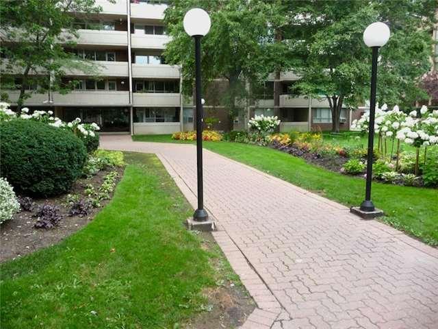 3002 - 40 Homewood Ave, Condo with 2 bedrooms, 1 bathrooms and 1 parking in Toronto ON | Image 15