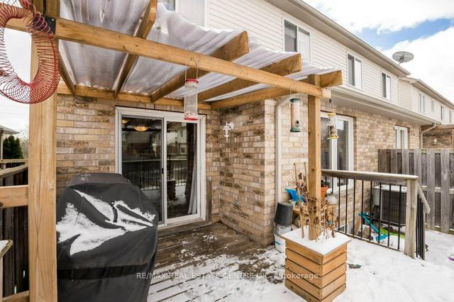 32 Wilkie Cres, House attached with 3 bedrooms, 4 bathrooms and 2 parking in Guelph ON | Image 31