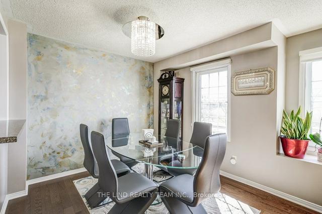 45 Sandlewood Crt, Townhouse with 3 bedrooms, 3 bathrooms and 2 parking in Aurora ON | Image 6