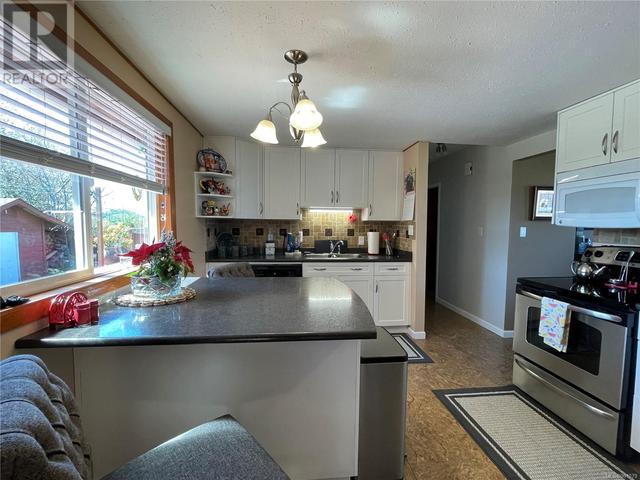 1875 Broughton Blvd, House detached with 3 bedrooms, 1 bathrooms and 3 parking in Port McNeill BC | Image 5