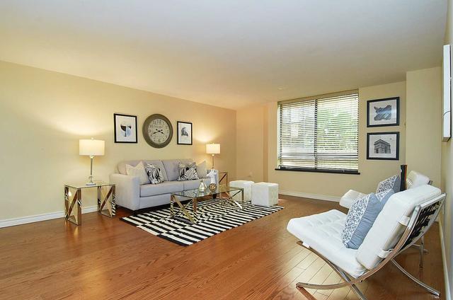 102 - 195 St Patrick St, Condo with 2 bedrooms, 2 bathrooms and 1 parking in Toronto ON | Image 2