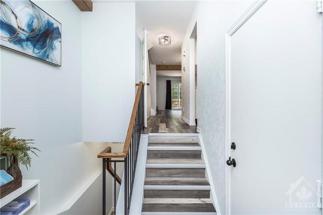 320 Verdon Private, Townhouse with 3 bedrooms, 2 bathrooms and 2 parking in Ottawa ON | Image 2