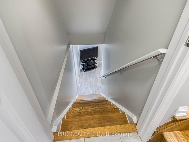 725 Ambroise Cres, House attached with 3 bedrooms, 3 bathrooms and 3 parking in Milton ON | Image 21