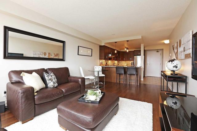 814 - 1091 Kingston Rd, Condo with 1 bedrooms, 1 bathrooms and 1 parking in Toronto ON | Image 2