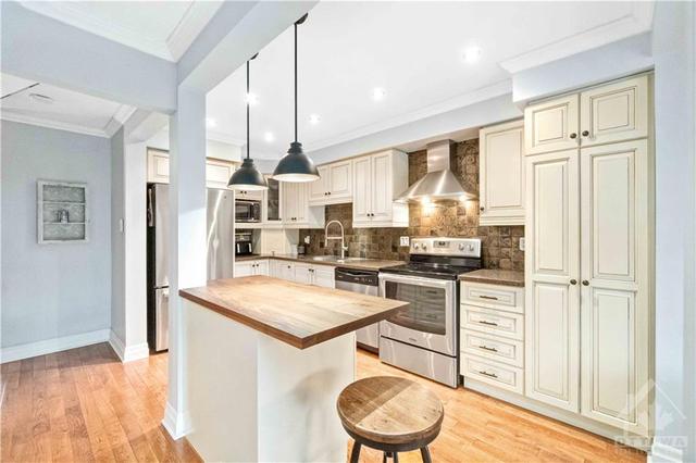46 Bujold Court, Townhouse with 4 bedrooms, 3 bathrooms and 2 parking in Ottawa ON | Image 7