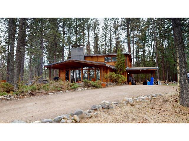 861 New Lake Road, House detached with 3 bedrooms, 3 bathrooms and null parking in East Kootenay C BC | Image 2