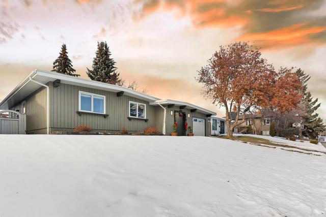 112 Lake Linnet Close Se, Home with 5 bedrooms, 3 bathrooms and 3 parking in Calgary AB | Image 3