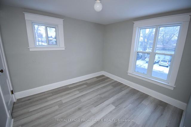 158 Dundas St E, House detached with 2 bedrooms, 2 bathrooms and 4 parking in Belleville ON | Image 27