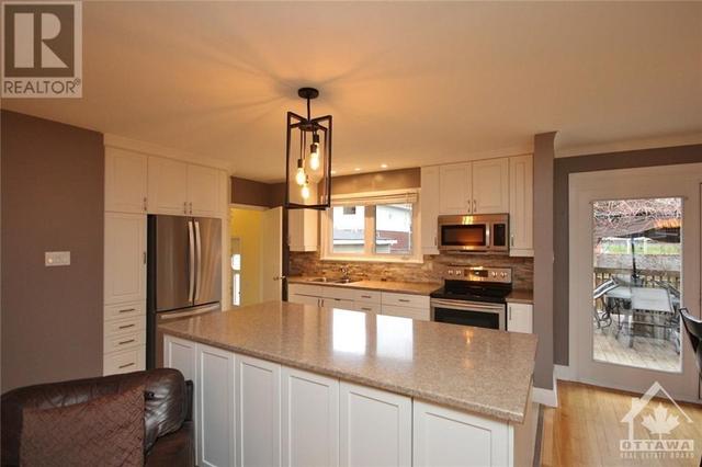 1760 Gage Crescent, House detached with 5 bedrooms, 2 bathrooms and 3 parking in Ottawa ON | Image 8