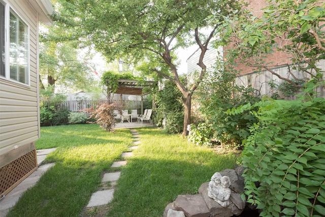 6 Arthur St, House detached with 2 bedrooms, 2 bathrooms and 3 parking in Toronto ON | Image 27