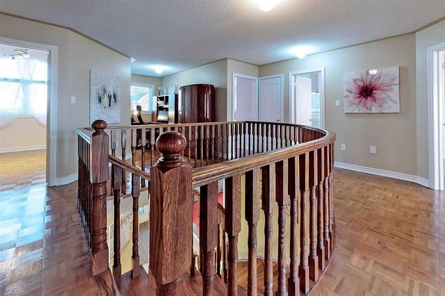 102 Timber Valley Ave, House detached with 4 bedrooms, 5 bathrooms and 6 parking in Richmond Hill ON | Image 2