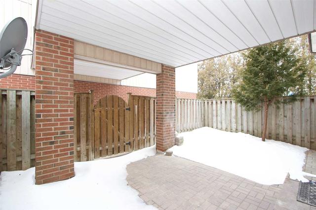 120 Nonquon Rd, Townhouse with 3 bedrooms, 1 bathrooms and 1 parking in Oshawa ON | Image 20