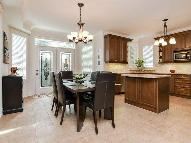 220 Innville Cres, House detached with 4 bedrooms, 5 bathrooms and 6 parking in Oakville ON | Image 2