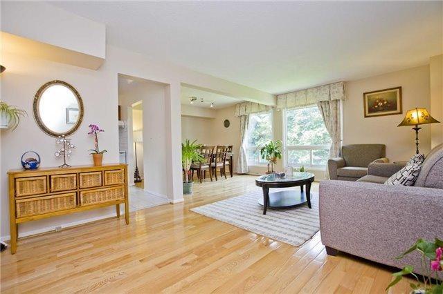 8 - 646 Village Pkwy, Townhouse with 3 bedrooms, 3 bathrooms and 2 parking in Markham ON | Image 4