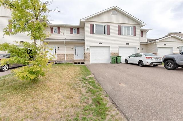 15 Winston Avenue, Townhouse with 3 bedrooms, 2 bathrooms and 3 parking in Petawawa ON | Image 30