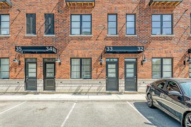 33 - 70 Plains Rd W, Townhouse with 1 bedrooms, 2 bathrooms and 1 parking in Burlington ON | Card Image