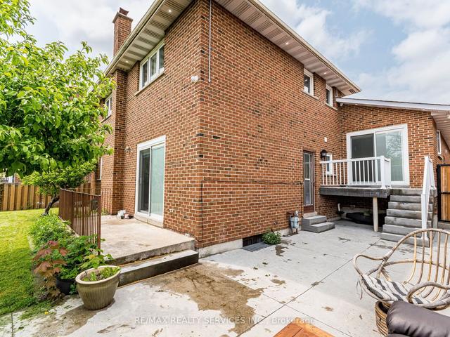 24 Premier Pl, House detached with 4 bedrooms, 5 bathrooms and 6 parking in Brampton ON | Image 38