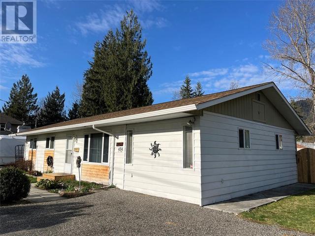 434 Oak Avenue, House detached with 3 bedrooms, 1 bathrooms and 6 parking in Sicamous BC | Image 3