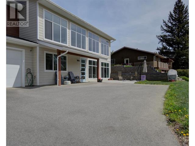 11601 Kalamalka Road, House detached with 4 bedrooms, 3 bathrooms and 4 parking in Coldstream BC | Image 4