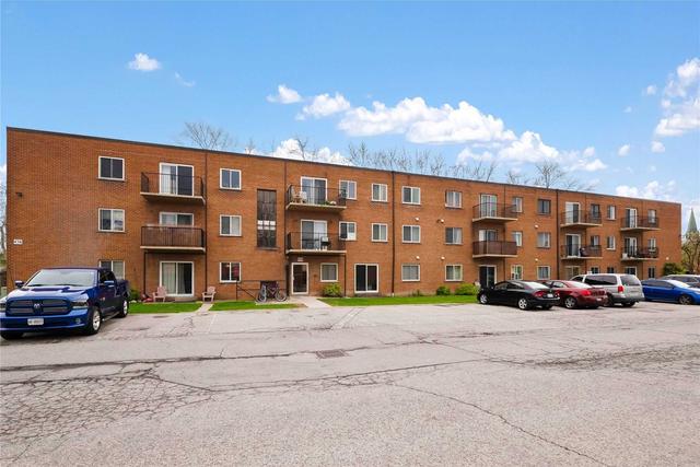 30 - 456 Carlton St, Condo with 2 bedrooms, 1 bathrooms and 1 parking in St. Catharines ON | Image 1