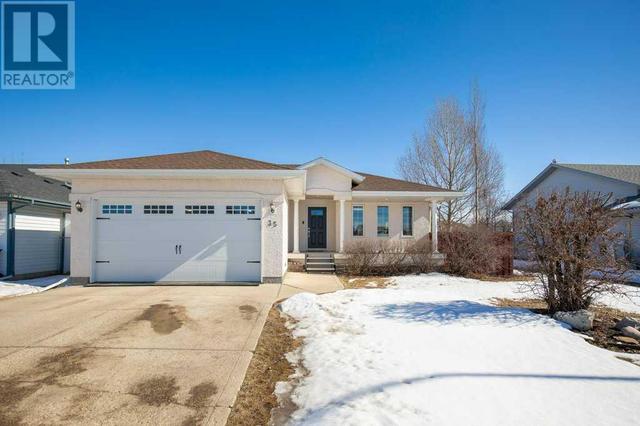 35 Heenan Crescent, House detached with 5 bedrooms, 3 bathrooms and 4 parking in Sylvan Lake AB | Image 2