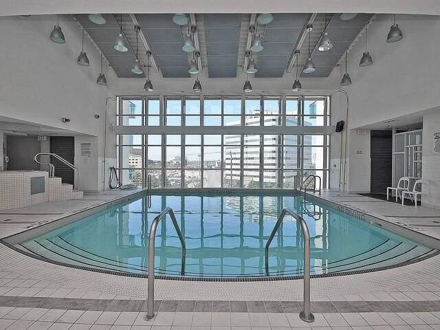 2510 - 220 Burnhamthorpe Rd, Condo with 1 bedrooms, 2 bathrooms and 2 parking in Mississauga ON | Image 25