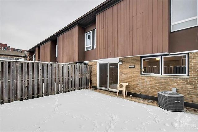 737 Springland Drive, Townhouse with 3 bedrooms, 2 bathrooms and 1 parking in Ottawa ON | Image 30