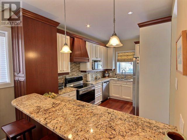 107 Blackburn Ave, House detached with 4 bedrooms, 3 bathrooms and 3 parking in Ottawa ON | Image 5
