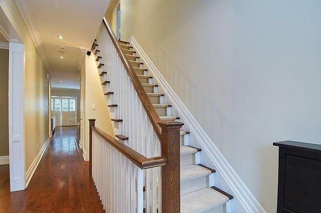 44 Donlea Dr, House detached with 4 bedrooms, 4 bathrooms and 2 parking in Toronto ON | Image 2