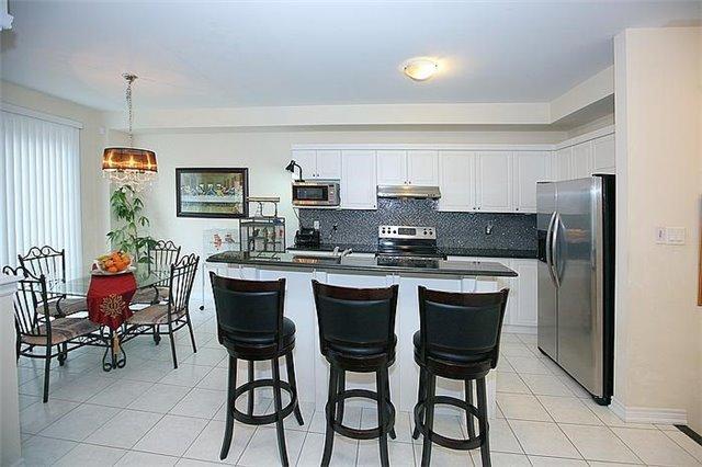 96 Stoyell Dr, House detached with 3 bedrooms, 3 bathrooms and 2 parking in Richmond Hill ON | Image 7