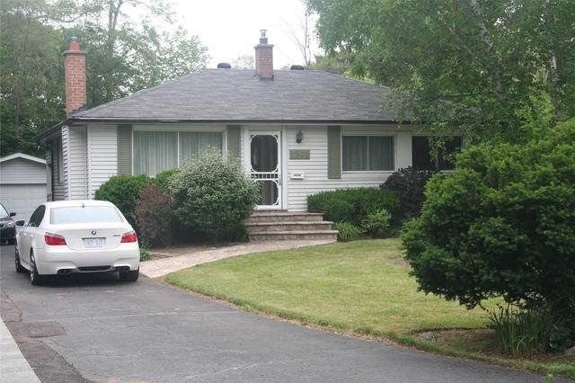 1347 Avon Cres W, House detached with 3 bedrooms, 2 bathrooms and 9 parking in Oakville ON | Image 6