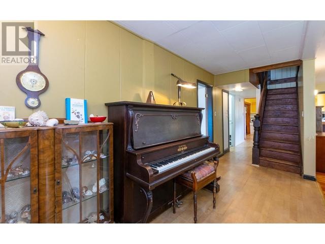 841 Foothill Road Sw, House detached with 3 bedrooms, 2 bathrooms and 2 parking in Salmon Arm BC | Image 17