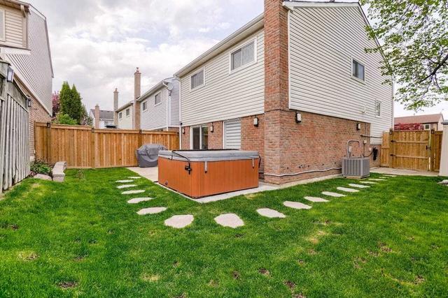 17 Majestic Cres, House detached with 3 bedrooms, 2 bathrooms and 4 parking in Brampton ON | Image 26