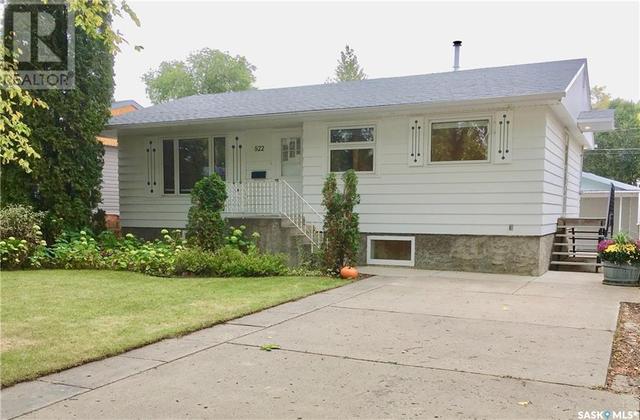 822 Grandview Street W, House detached with 5 bedrooms, 2 bathrooms and null parking in Moose Jaw SK | Image 1