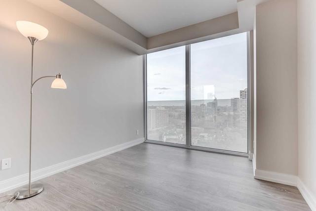 1105 - 181 Dundas St E, Condo with 2 bedrooms, 1 bathrooms and 0 parking in Toronto ON | Image 6