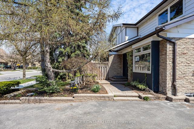 3360 Silverado Dr, House semidetached with 3 bedrooms, 3 bathrooms and 8 parking in Mississauga ON | Image 29