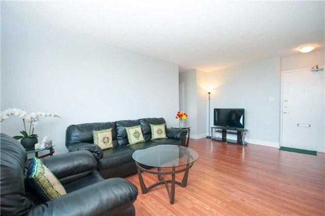 1601 - 5 Parkway Forest Dr, Condo with 3 bedrooms, 2 bathrooms and 1 parking in Toronto ON | Image 3