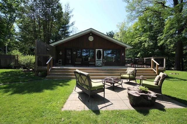 9205 Perth Road, House detached with 4 bedrooms, 2 bathrooms and null parking in South Frontenac ON | Image 1
