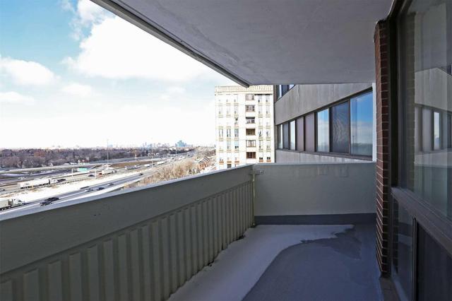 1003 - 150 Neptune Dr, Condo with 3 bedrooms, 2 bathrooms and 1 parking in Toronto ON | Image 6