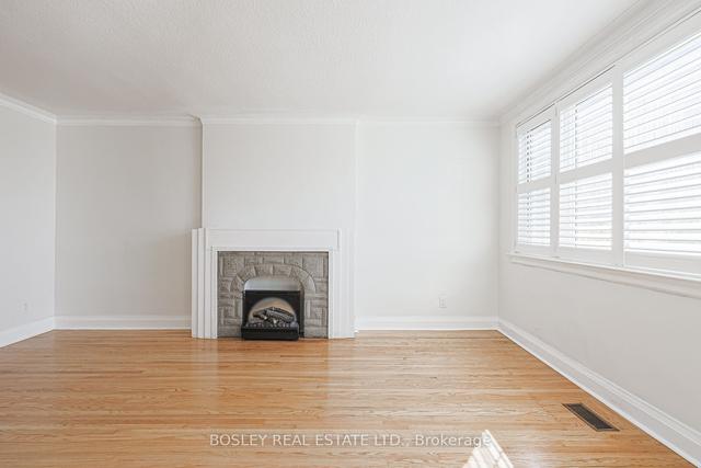 910 Eglinton Ave E, House semidetached with 3 bedrooms, 2 bathrooms and 2 parking in Toronto ON | Image 33