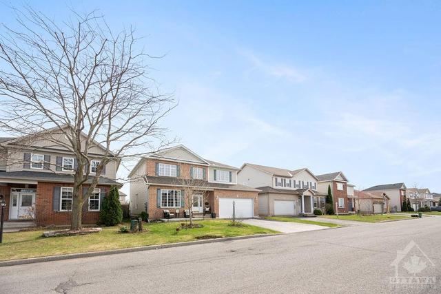 58 Harry Douglas Drive, House detached with 4 bedrooms, 3 bathrooms and 6 parking in Ottawa ON | Image 2