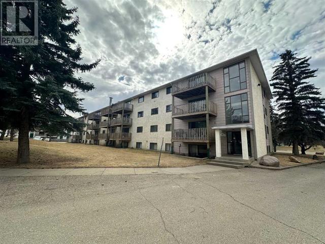 212, - 7801 98 Street, Condo with 2 bedrooms, 1 bathrooms and 1 parking in Peace River AB | Image 1