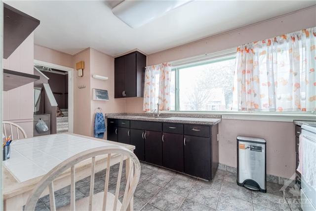 1352 Woodward Avenue, House detached with 3 bedrooms, 1 bathrooms and 4 parking in Ottawa ON | Image 12