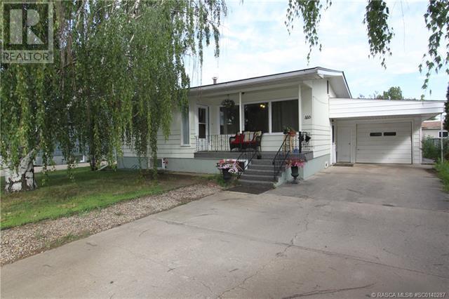 416 11 Street E, House detached with 3 bedrooms, 2 bathrooms and 2 parking in Drumheller AB | Card Image