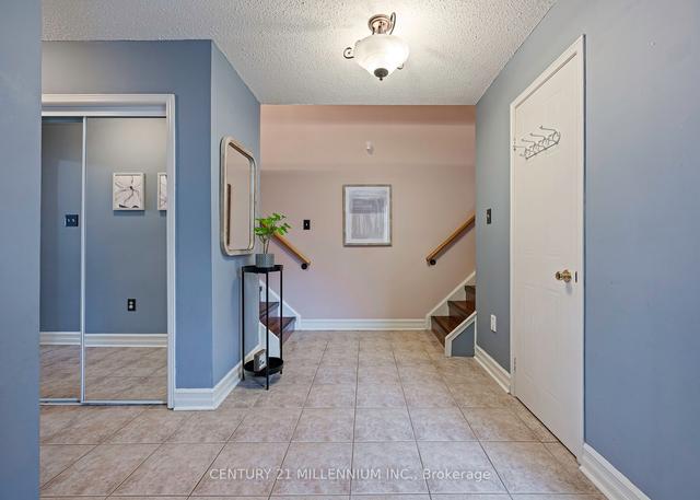 50 Steven Crt, House detached with 3 bedrooms, 2 bathrooms and 4 parking in Brampton ON | Image 2