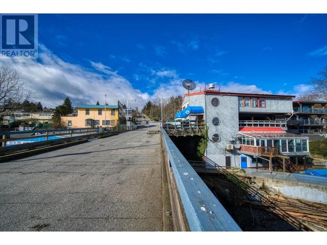 301 - 710 School Road, Condo with 2 bedrooms, 2 bathrooms and 2 parking in Gibsons BC | Image 22