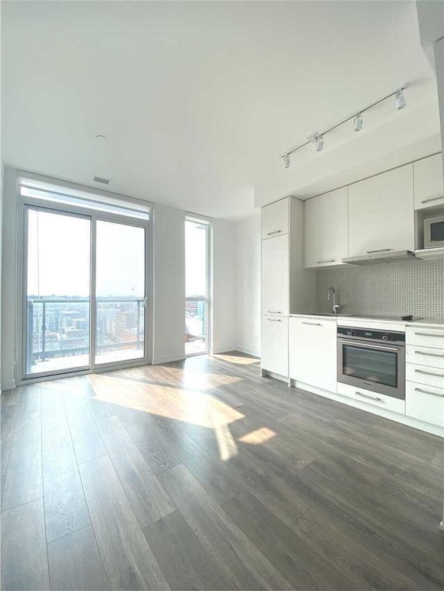 2403 - 87 Peter St, Condo with 1 bedrooms, 1 bathrooms and 0 parking in Toronto ON | Image 1